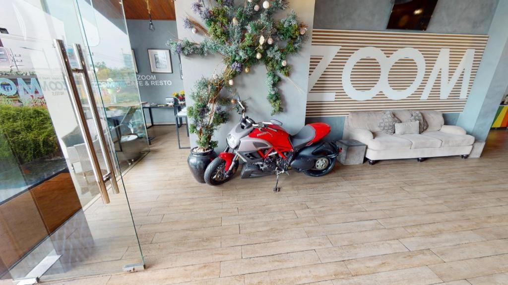 סוראבאיה Zoom Dharmahusada Hotel מראה חיצוני תמונה