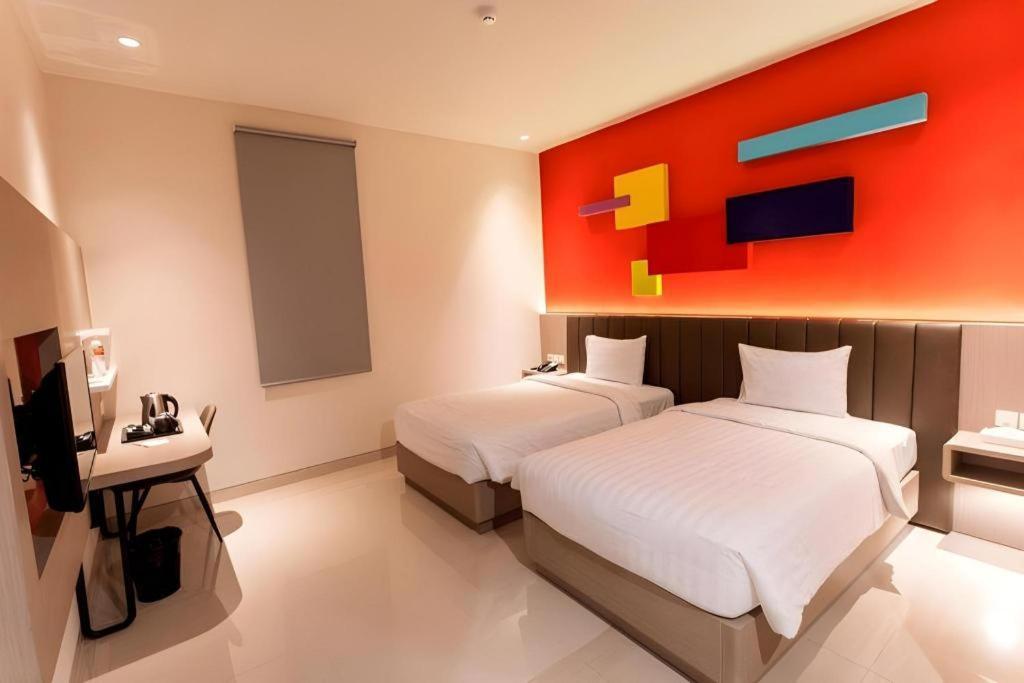 סוראבאיה Zoom Dharmahusada Hotel מראה חיצוני תמונה