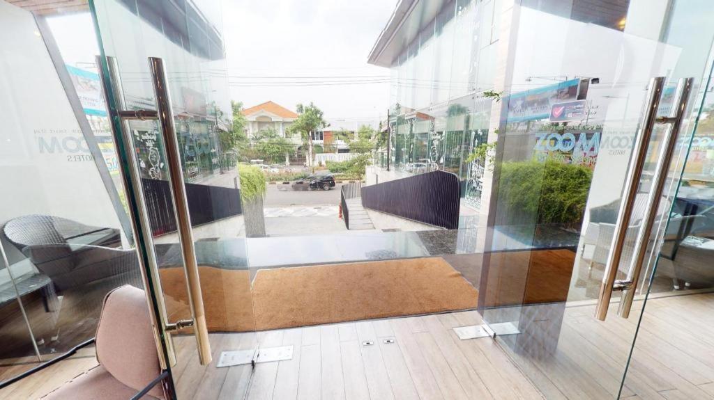 סוראבאיה Zoom Dharmahusada Hotel מראה חיצוני תמונה