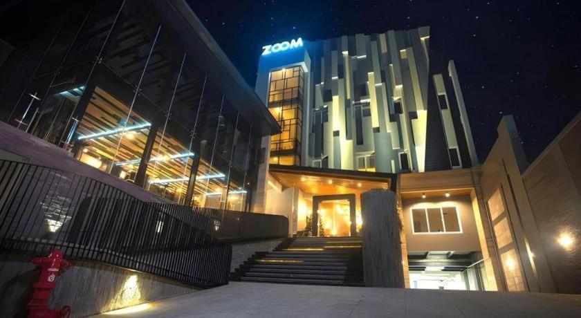 סוראבאיה Zoom Dharmahusada Hotel מראה חיצוני תמונה