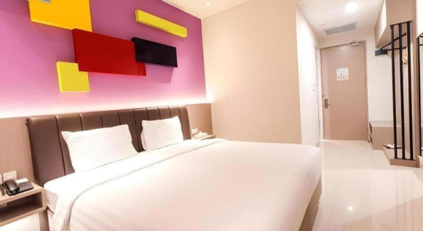 סוראבאיה Zoom Dharmahusada Hotel מראה חיצוני תמונה