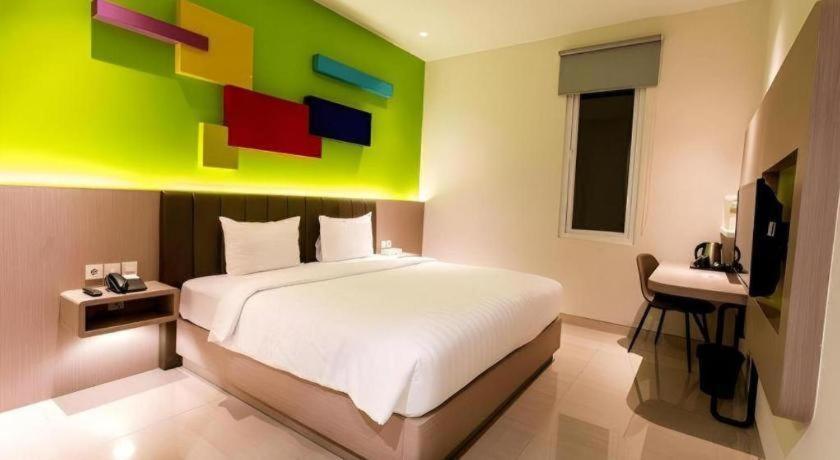 סוראבאיה Zoom Dharmahusada Hotel מראה חיצוני תמונה