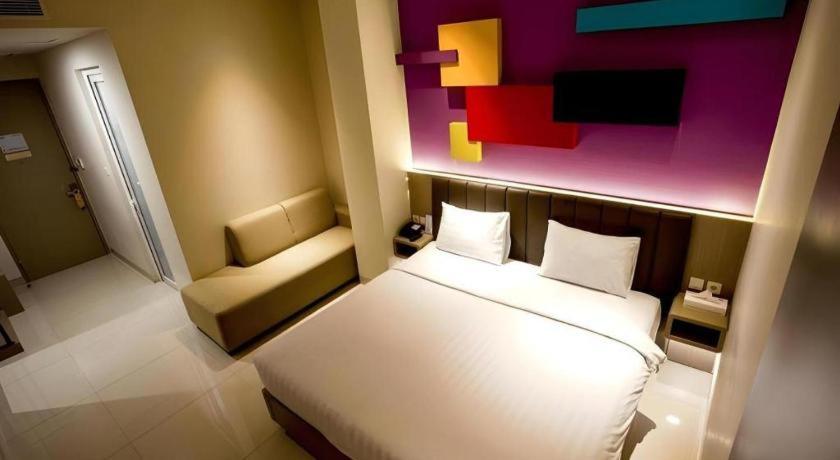 סוראבאיה Zoom Dharmahusada Hotel מראה חיצוני תמונה