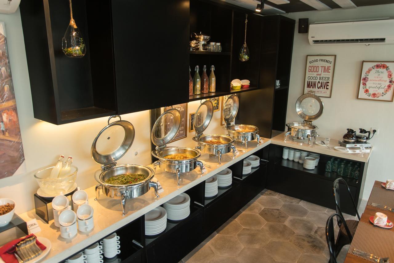 סוראבאיה Zoom Dharmahusada Hotel מראה חיצוני תמונה
