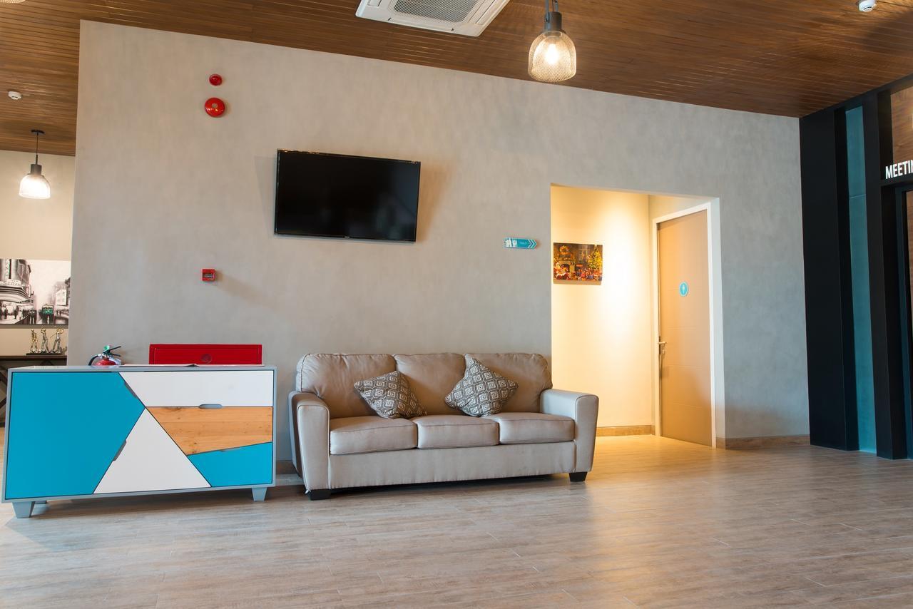 סוראבאיה Zoom Dharmahusada Hotel מראה חיצוני תמונה